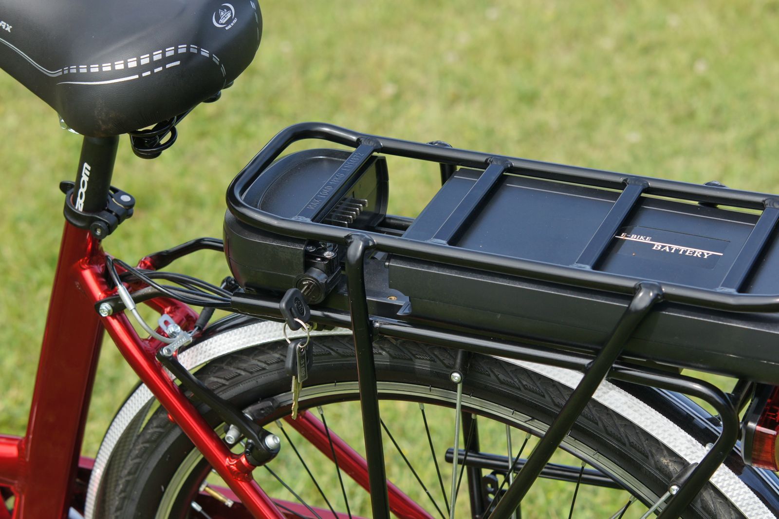 Batería extraíble de una bicicleta eléctrica, primer plano